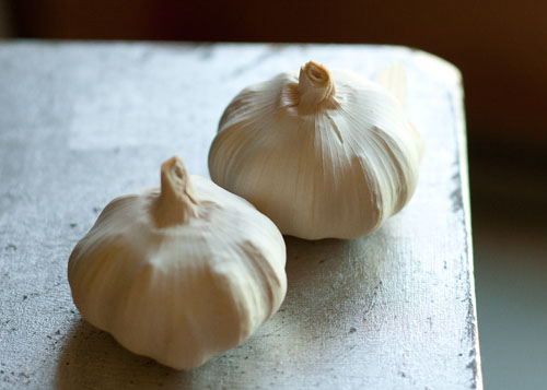 As I strolled the aisles of my international food store the other day, I saw jars of marinated garlic. Inspiration struck! Here are the two versions I came up with... Herb & Spice Marinated Garlic and Japanese-style Soy-Miso Marinated Garlic. #garlic #herb #marinated https://lifecurrentsblog.com