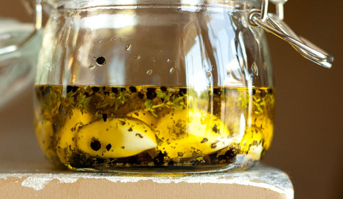 As I strolled the aisles of my international food store the other day, I saw jars of marinated garlic. Inspiration struck! Here are the two versions I came up with... Herb & Spice Marinated Garlic and Japanese-style Soy-Miso Marinated Garlic. https://lifecurrentsblog.com