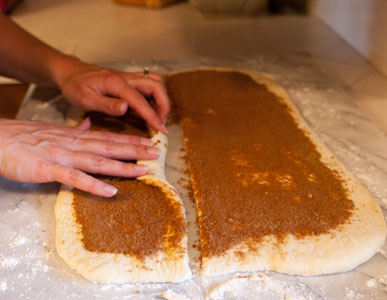 cinnamon rolls with vanilla icing: Cinnamon Rolls, a tutorial for rolling and cutting https://lifecurrentsblog.com #tutorial #howto #cinnamon #breakfast