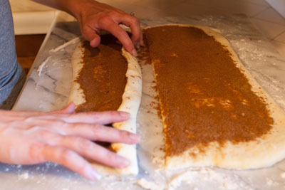 cinnamon rolls with vanilla icing: Cinnamon Rolls, a tutorial for rolling and cutting https://lifecurrentsblog.com #tutorial #howto #cinnamon #breakfast