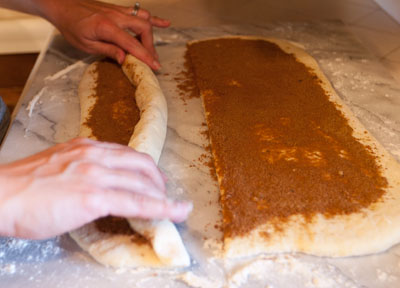 cinnamon rolls with vanilla icing: Cinnamon Rolls, a tutorial for rolling and cutting https://lifecurrentsblog.com #tutorial #howto #cinnamon #breakfast