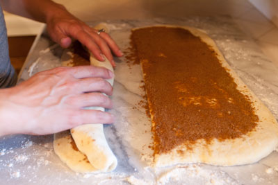 cinnamon rolls with vanilla icing: Cinnamon Rolls, a tutorial for rolling and cutting https://lifecurrentsblog.com #tutorial #howto #cinnamon #breakfast