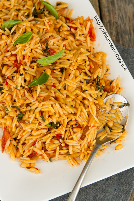 Orzo Pasta with Balsamic Tomatoes and Basil | Life Currents https://lifecurrentsblog.com