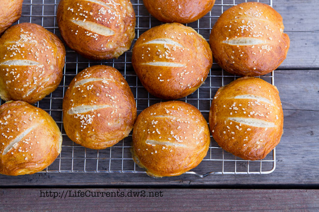 Soft Pretzel Buns | Life Currents
