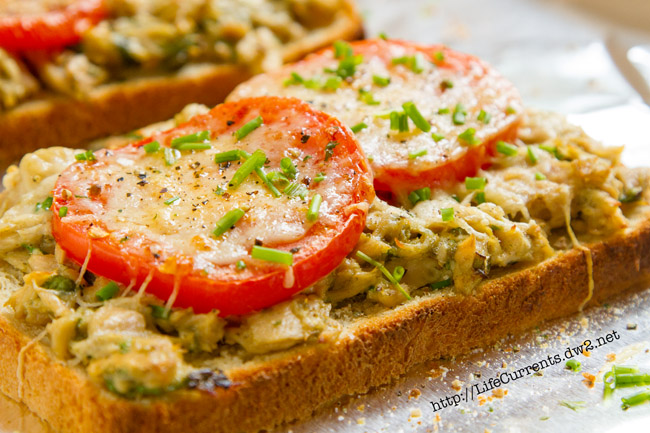 Open-faced Island Trollers Tuna Sandwich is a perfect summer lunch. Easy to make, fresh, and delicious! by Life Currents https://lifecurrentsblog.com