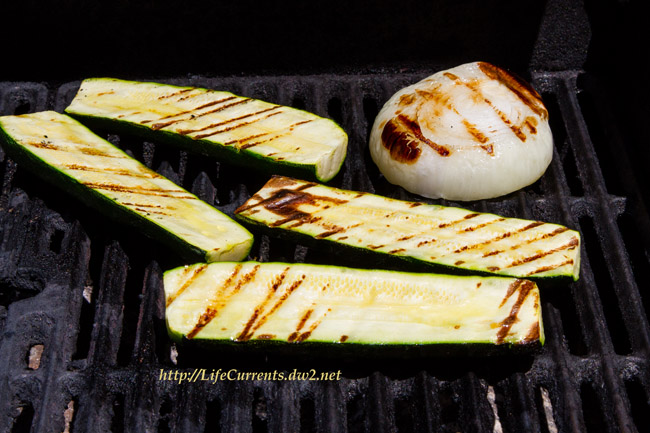Farro with Grilled Zucchini Ricotta Salata and Basil is a great summer side dish with lots of flavor and veggie goodness by Life Currents https://lifecurrentsblog.com