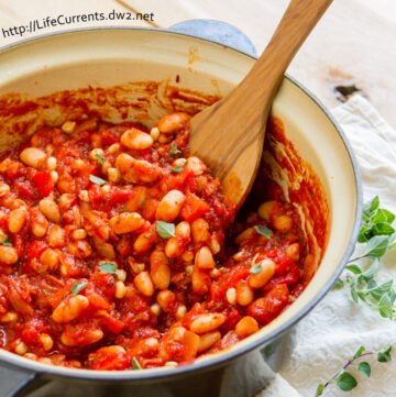 Roasted Red Pepper and White Bean Stew a great vegan stew that even meat eaters will adore! by Life Currents https://lifecurrentsblog.com