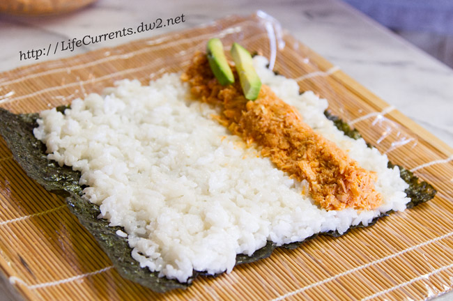 Island Trollers Spicy Tuna Roll - make your own sushi at home for Tailgating Snacks Month and see how awesome this appetizer is! https://lifecurrentsblog.com