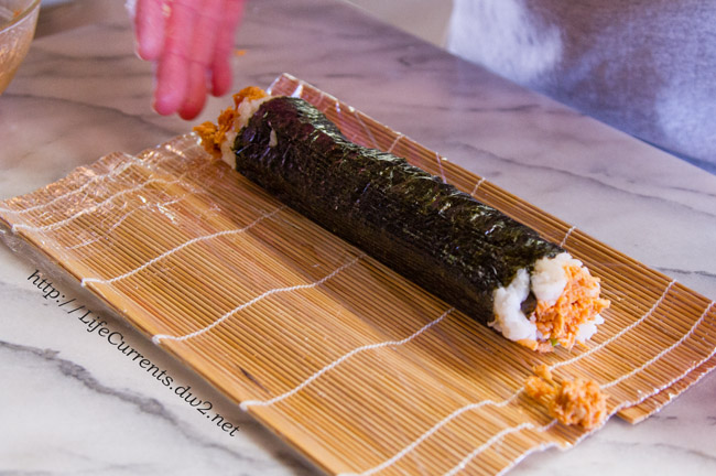 Island Trollers Spicy Tuna Roll - make your own sushi at home for Tailgating Snacks Month and see how awesome this appetizer is! https://lifecurrentsblog.com