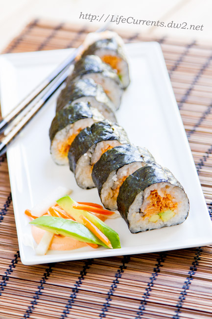Island Trollers Spicy Tuna Roll - make your own sushi at home for Tailgating Snacks Month and see how awesome this appetizer is! https://lifecurrentsblog.com