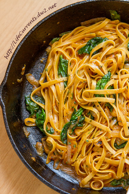 Pasta in White Wine Paprika Sauce is a great romantic dinner for you and your sweetie! And, finish the meal with a lovely glass of Snoqualamie Wine! https://lifecurrentsblog.com/ 