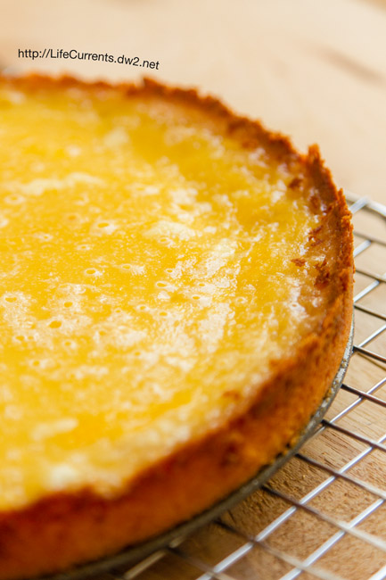 Meyer Lemon Br&ucirc;l&eacute;e Tart with Shortbread Crust is a stunningly delicious little dessert. Sweet, but not too much. Light with citrusy lemon. Buttery shortbread crust. All topped off with a crispy caramel Br&ucirc;l&eacute;ed sugar top. Oh, it's like heaven on a plate!