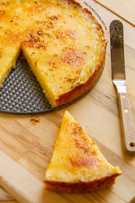 Meyer Lemon Br&ucirc;l&eacute;e Tart with Shortbread Crust is a stunningly delicious little dessert. Sweet, but not too much. Light with citrusy lemon. Buttery shortbread crust. All topped off with a crispy caramel Br&ucirc;l&eacute;ed sugar top. Oh, it's like heaven on a plate!