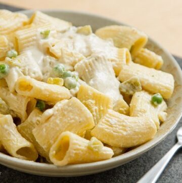 Easy Nacho Pasta - it's nacho ordinary dinner! It's super easy and super delicious http://lifecurrentsblog.com