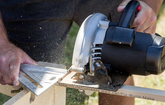 How to stretch a canvas print: We love decorating our house with our own images. This easy to follow tutorial for How To Stretch a Canvas Print will help your to make your own. 