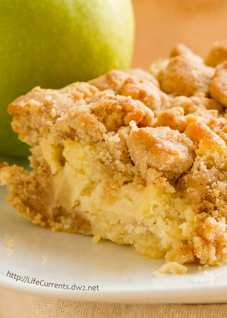 Mother's Day Desserts -Apple Crumb Cake Apple Crumb Cake - it's like autumn in a cake! Perfect for breakfast or a snack