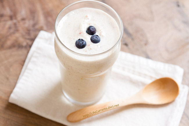 The Velvet Elvis Smoothie -- peanut butter & banana smoothie that's velvety smooth! 