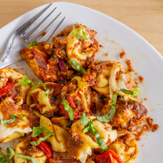 One Pot Pizza Tortellini Bake is the perfect weeknight dinner 