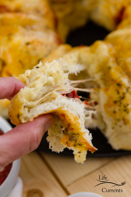 Pizza Pull Apart Bread - isn’t it fun to pull things apart and eat them with your fingers! Pizza Pull Apart Bread - isn’t it fun to pull things apart and eat them with your fingers!