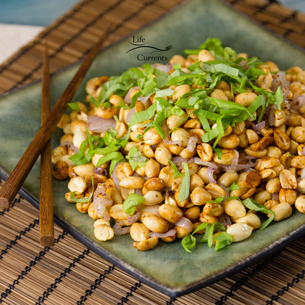 Fried Peanuts with garlic and basil are suitable as snack for any occasion. These treats are vegan and gluten-free. And, they are easy to make.