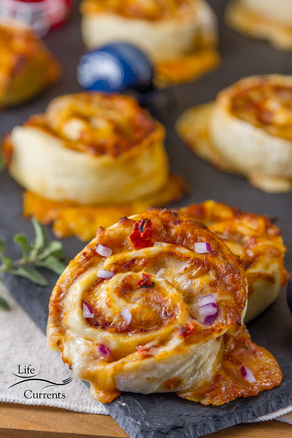 Pizza Pinwheels - These are tailgating snack perfection.