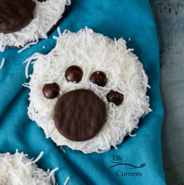 Super adorable and easy to make Polar Bear Paw Cookies