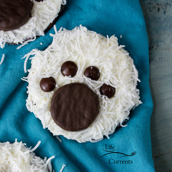 Super adorable and easy to make Polar Bear Paw Cookies Super adorable and easy to make Polar Bear Paw Cookies