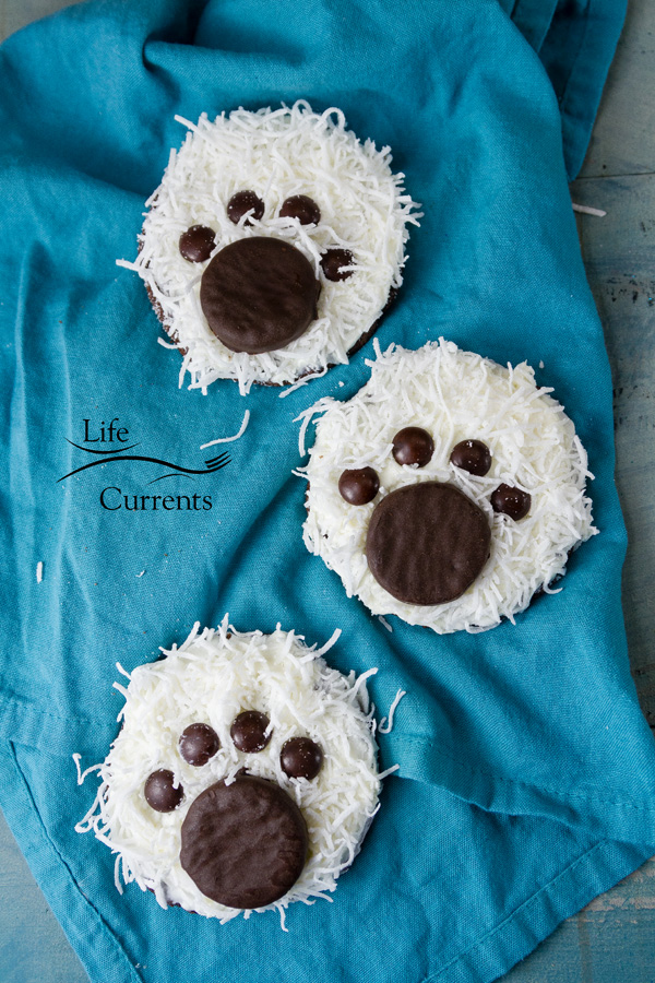 Polar Bear Paw Cookies a hit at any cookie party, cookie exchange, or winter holiday gathering. Polar Bear Paw Cookies a hit at any cookie party, cookie exchange, or winter holiday gathering.