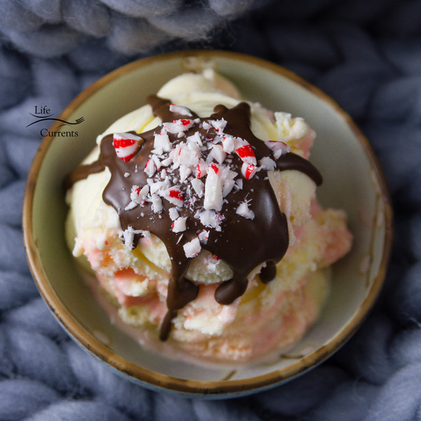 Peppermint Crunch Ice Cream with chocolate topping - Mint and chocolate are such a match made in heaven Peppermint Crunch Ice Cream with chocolate topping - Mint and chocolate are such a match made in heaven