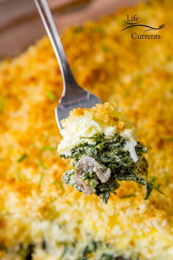 Spinach Mushroom Gratin - a delicious and easy to make cheesy side dish casserole that&rsquo;s filled with good for you veggies 