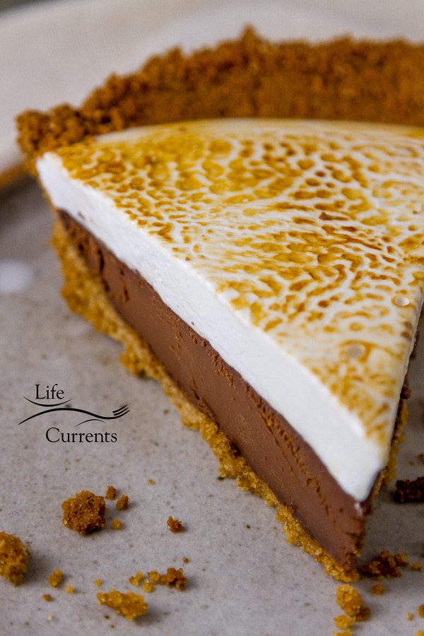 Chocolate S&rsquo;More Pie Recipe - homemade graham cracker crust, dark chocolate, homemade marshmallows, toasted and delicious dessert 
