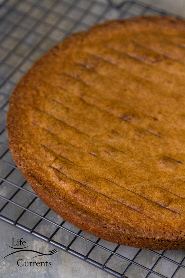 Almond Cake {with a gluten-free option} It takes just few minutes to whip up this recipe. 