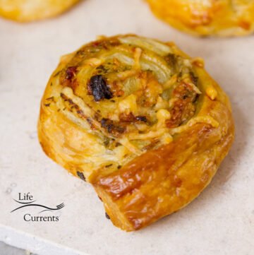 Pesto Puff Pastry Pinwheels with Sun Dried Tomatoes and Roasted Red Peppers Recipe easy appetizer