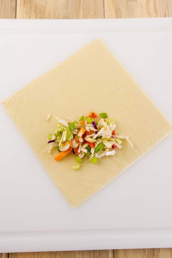 how to roll an egg roll.