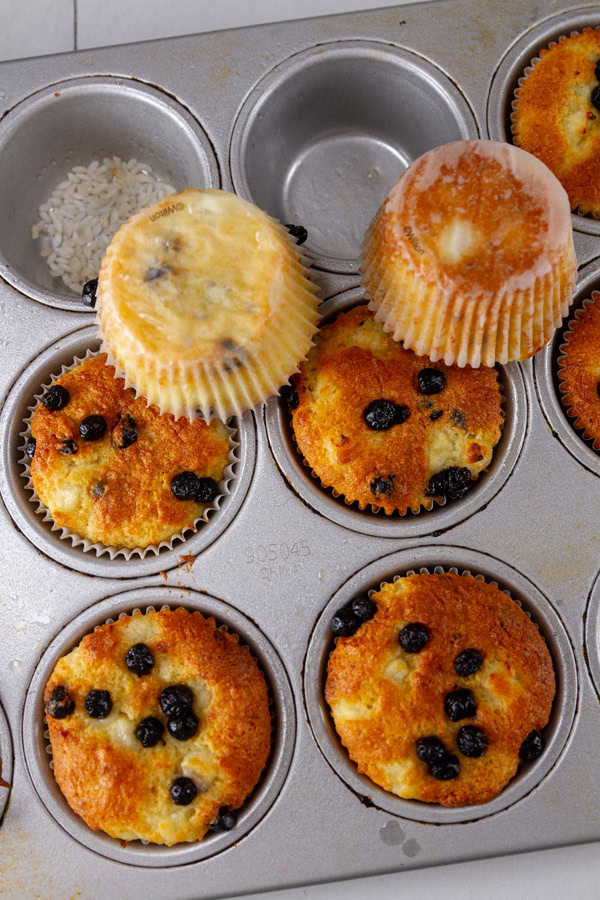 muffins cooked with and without rice underneath.