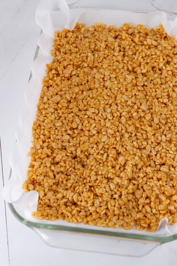a pan of peanut butter flavored rice krispies treats.